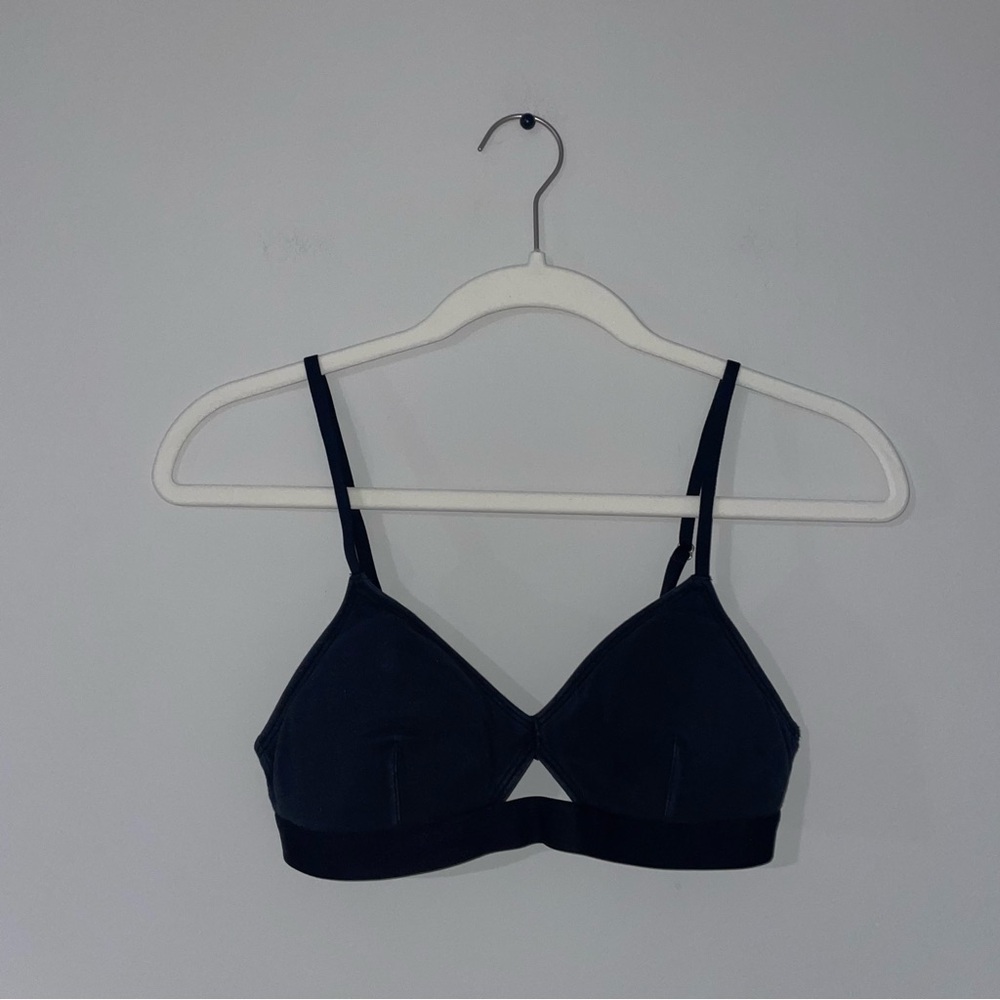 Gilly Hicks Women's Black Triangle Cutout Bralette with Adjustable Straps/Band
